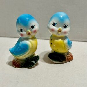 Vintage Lefton Bluebird Salt & Pepper Shakers 
Excellent Condition